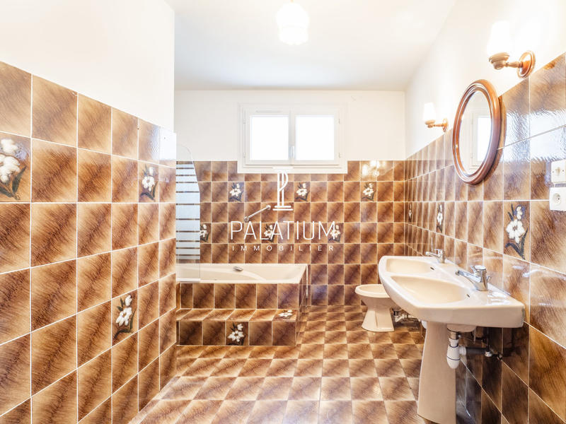 Maison - 236 m² - 7 pièces