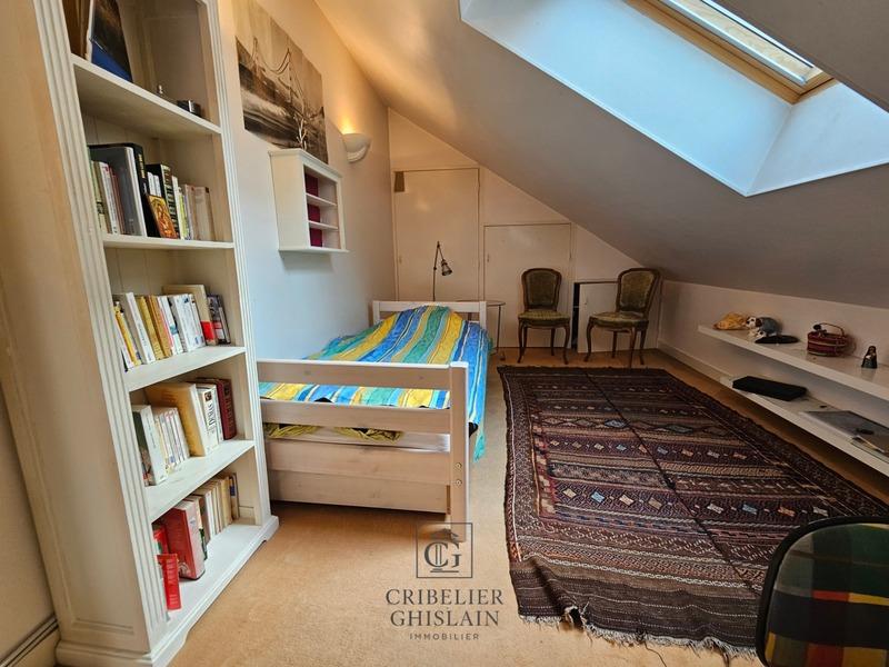 Maison - 248 m² - 9 pièces