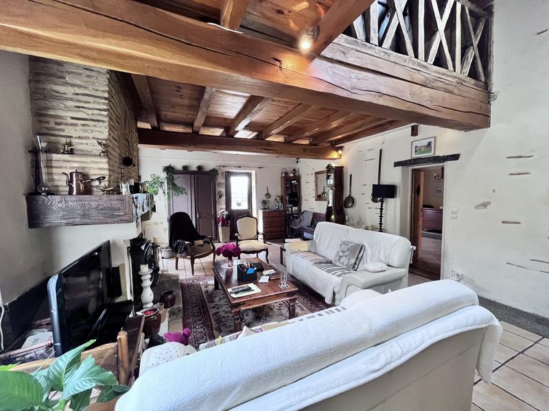 Maison traditionnelle - 240 m² - 6 pièces