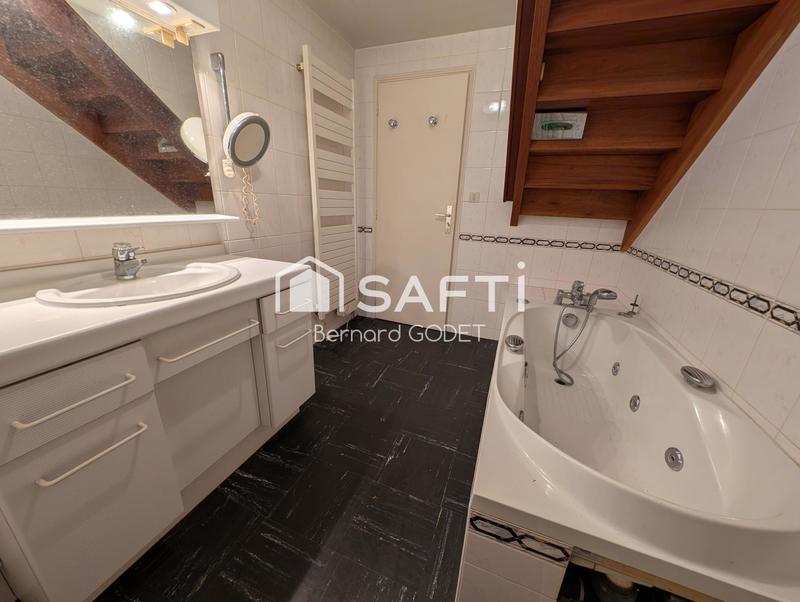 Maison - 214 m² - 9 pièces