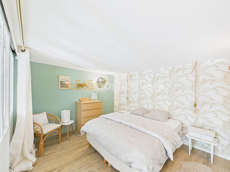 Maison - 225 m² - 10 pièces