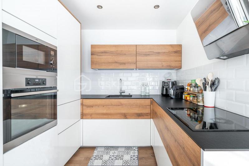 Loft - 80 m² - 4 pièces