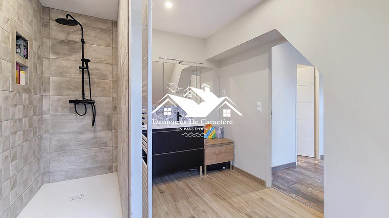 Maison - 360 m² - 12 pièces