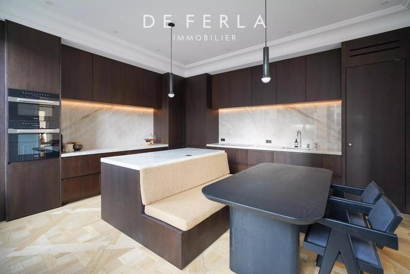 Appartement - 225 m² - 5 pièces