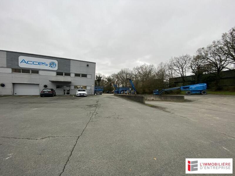 Entrepôt - 1 750 m²