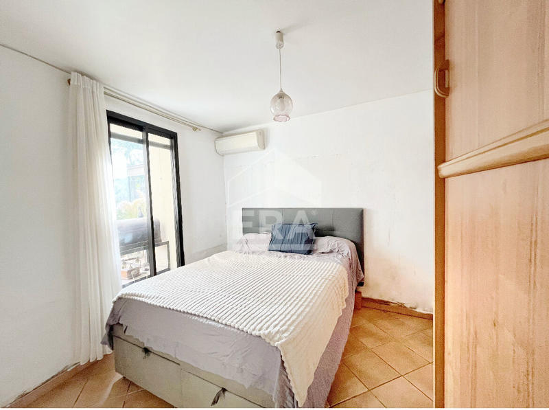 Maison - 245 m² - 11 pièces