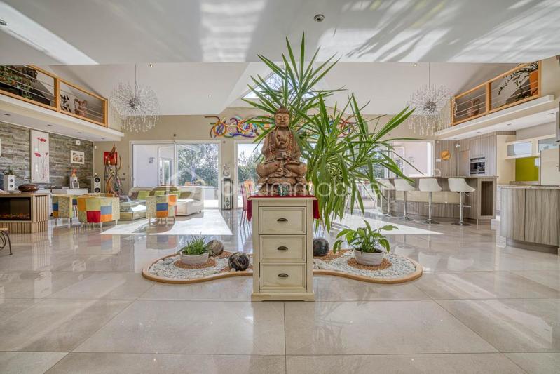 Propriété - 751 m² - 11 pièces