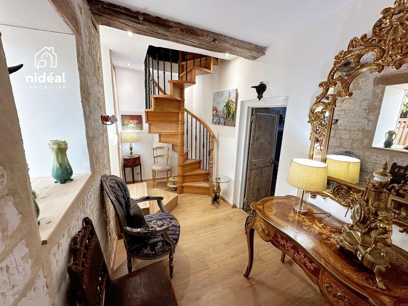 Maison - 205 m² - 7 pièces