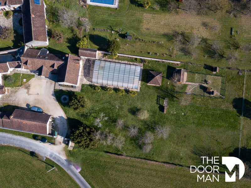 Propriété - 367 m² - 9 pièces