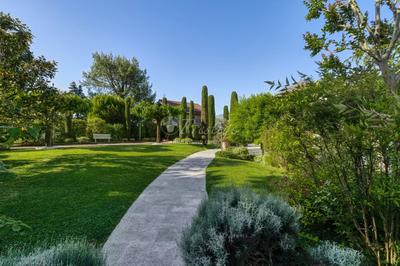 Maison - 452 m² - 12 pièces