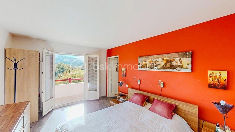 Maison - 311 m² - 10 pièces