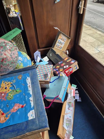 Exposition "Sans écran, je suis créateur" par les élèves du Pays Foyen.