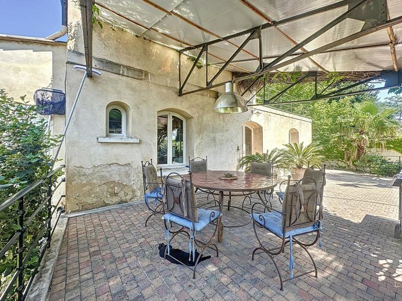 Maison - 240 m² - 6 pièces