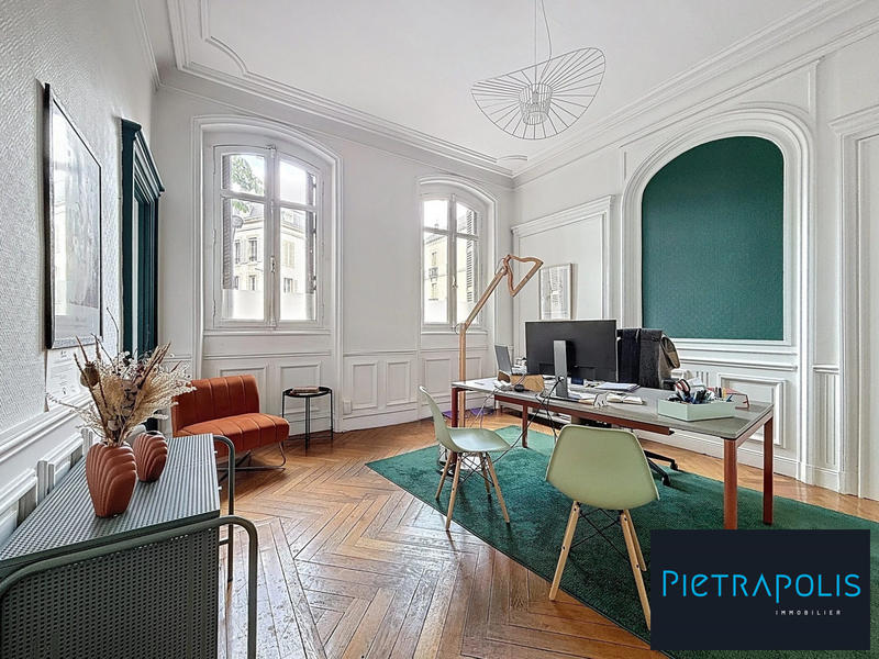 Appartement - 204 m² - 7 pièces