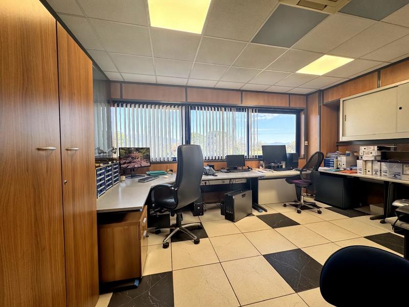 Local commercial - 770 m² - 10 pièces