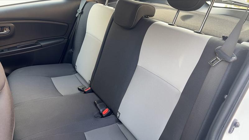 Toyota Yaris III 1.5 Vvt-i 100h Hybrid e-Cvt Dynamic Connect