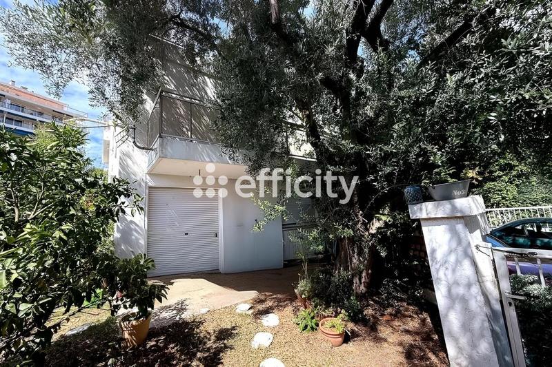 Maison - 303 m² - 10 pièces