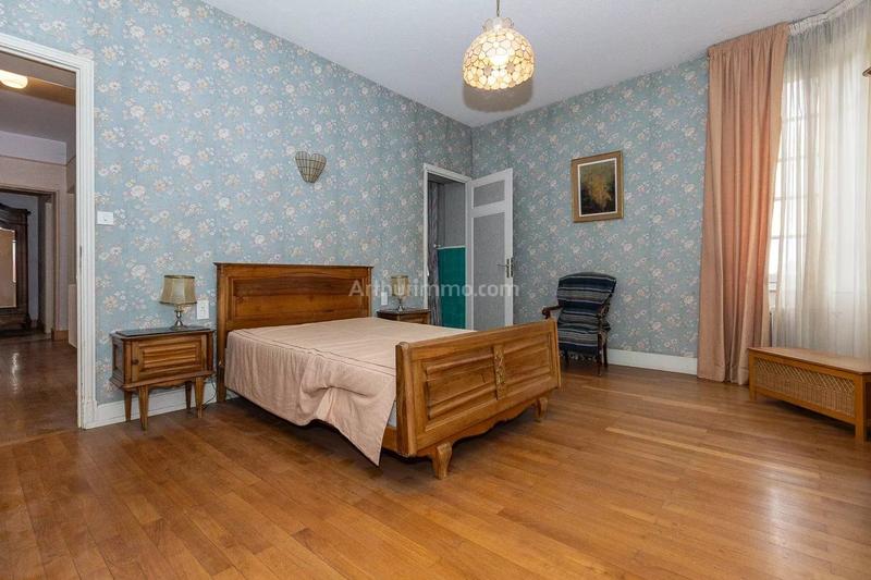 Maison - 230 m² - 8 pièces