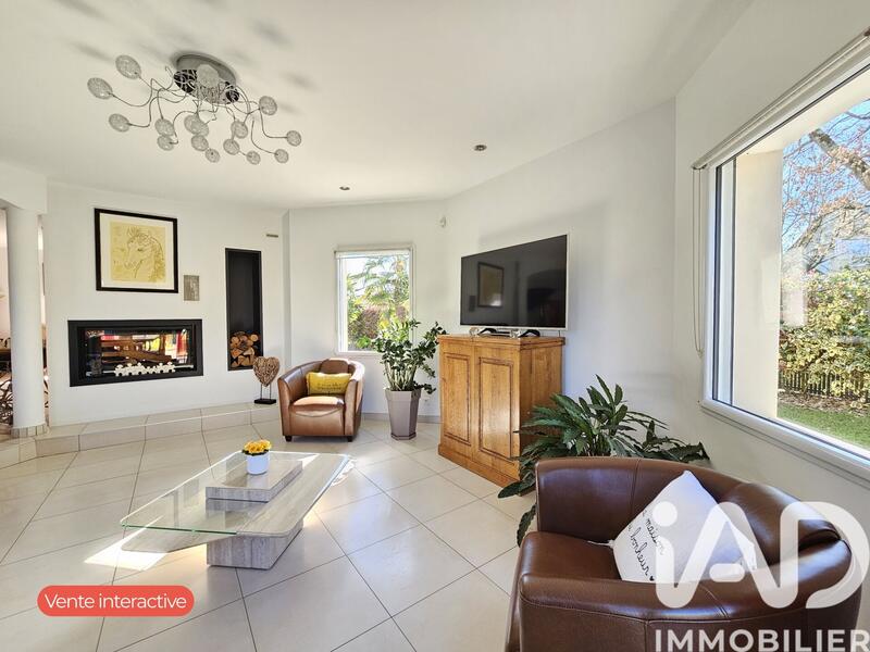 Maison - 218 m² - 8 pièces