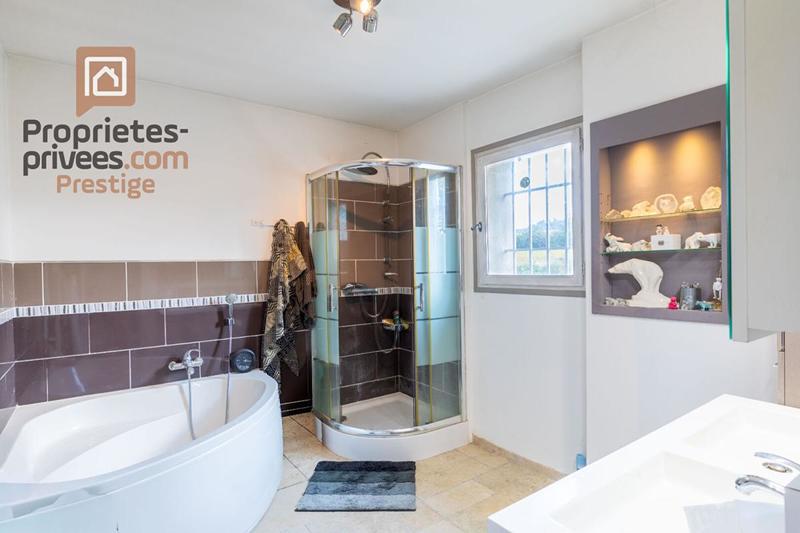 Maison - 275 m² - 10 pièces