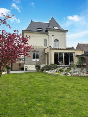 Maison - 285 m² - 8 pièces