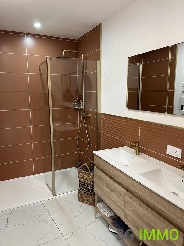 Maison - 244 m² - 9 pièces