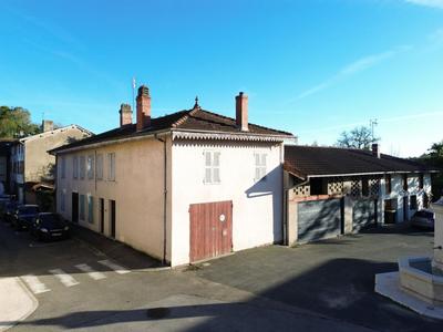 Maison de village - 257 m² - 12 pièces