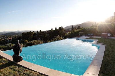 Maison - 200 m² - 7 pièces