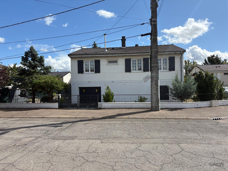 Maison - 90 m² - 6 pièces