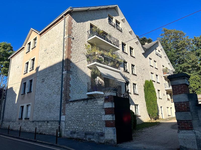 Atelier d'activités - 140 m² - 6 pièces