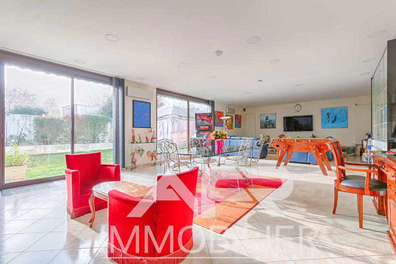 Maison - 300 m² - 8 pièces