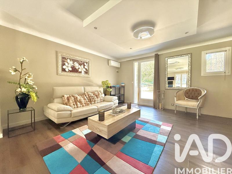 Maison - 365 m² - 11 pièces