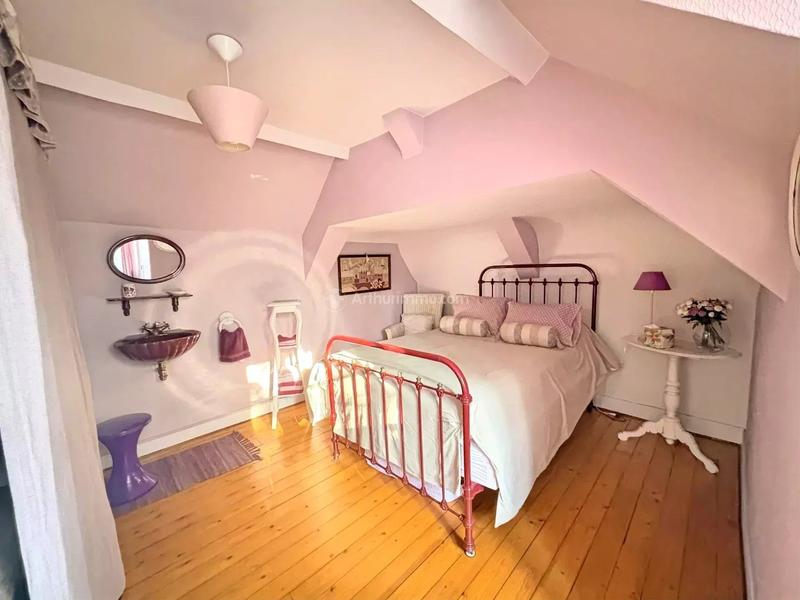 Maison - 214 m² - 8 pièces