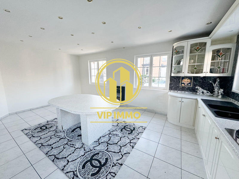 Maison - 203 m² - 5 pièces