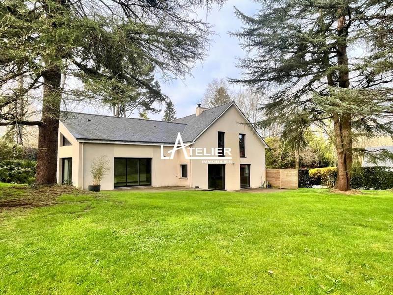 Maison - 230 m² - 8 pièces