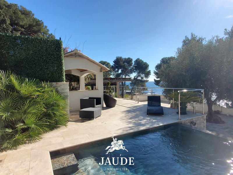 Maison - 270 m² - 10 pièces