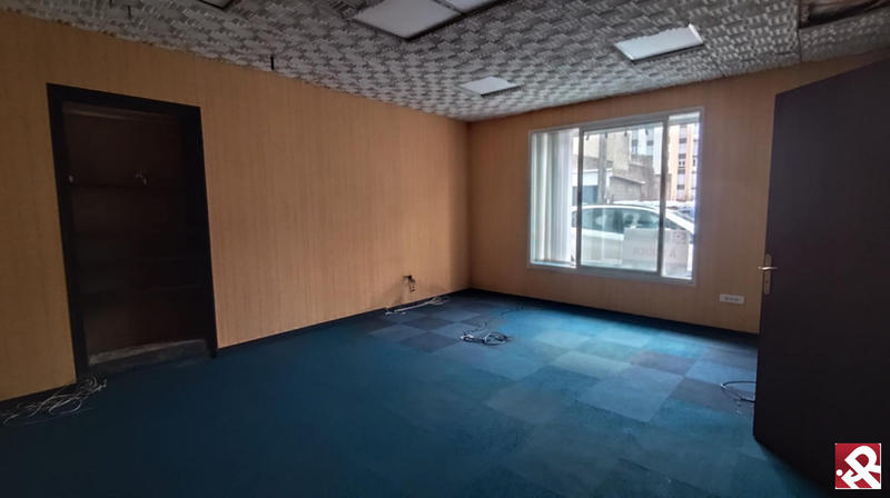 Local commercial - 90 m² - 4 pièces