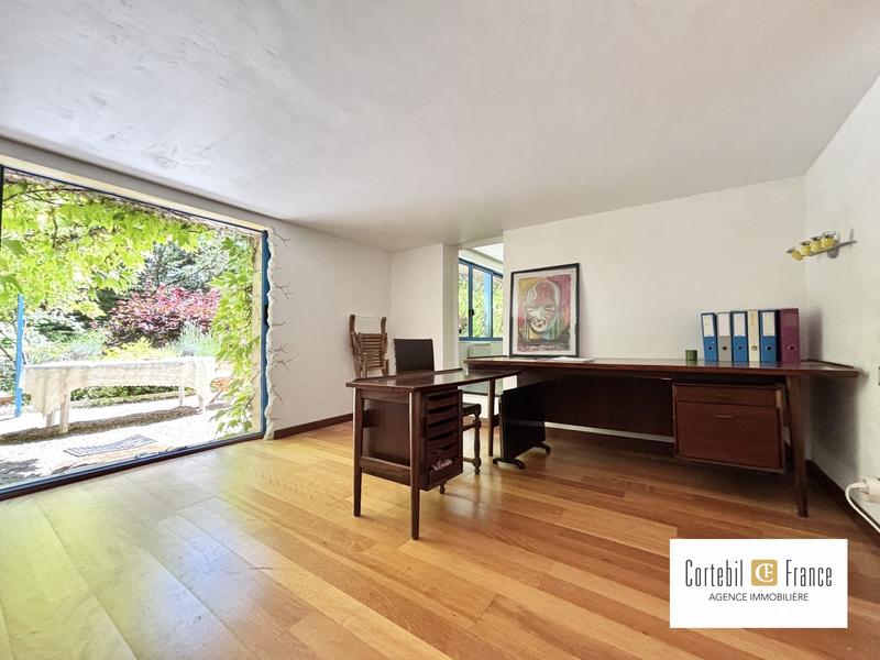 Villa - 251 m² - 8 pièces