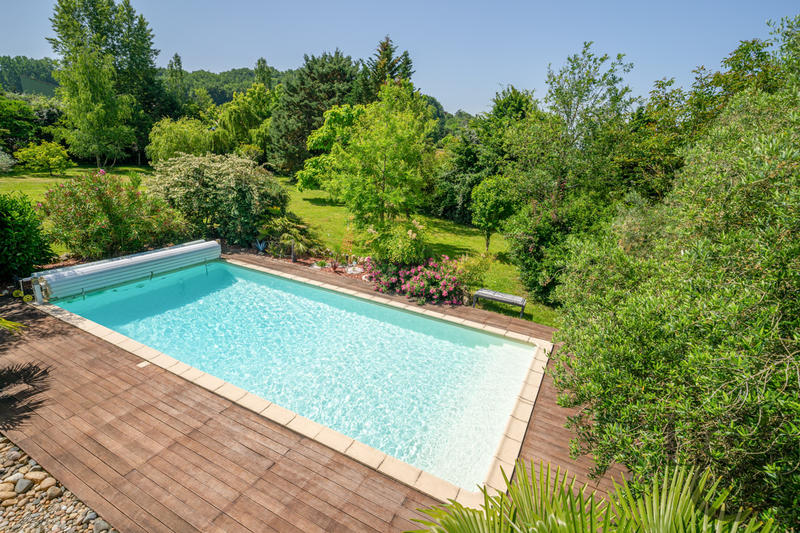 Maison - 254 m² - 7 pièces