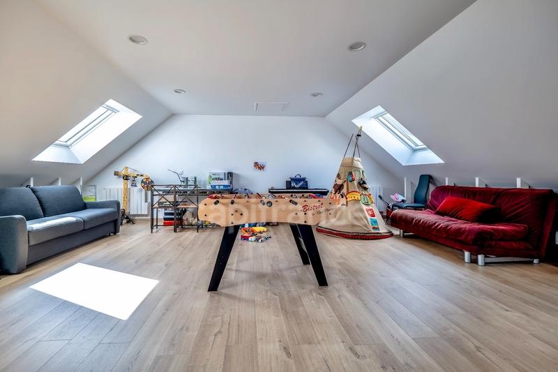 Maison - 214 m² - 8 pièces