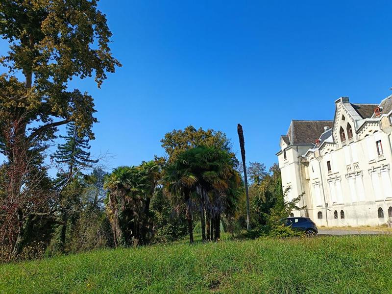 Demeure - 1 980 m² - 50 pièces