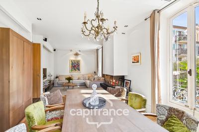 Maison - 323 m² - 10 pièces