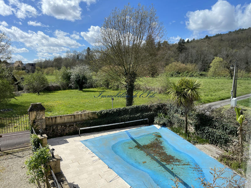 Maison - 235 m² - 8 pièces