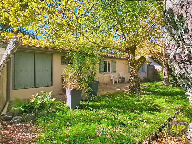 Maison - 240 m² - 6 pièces