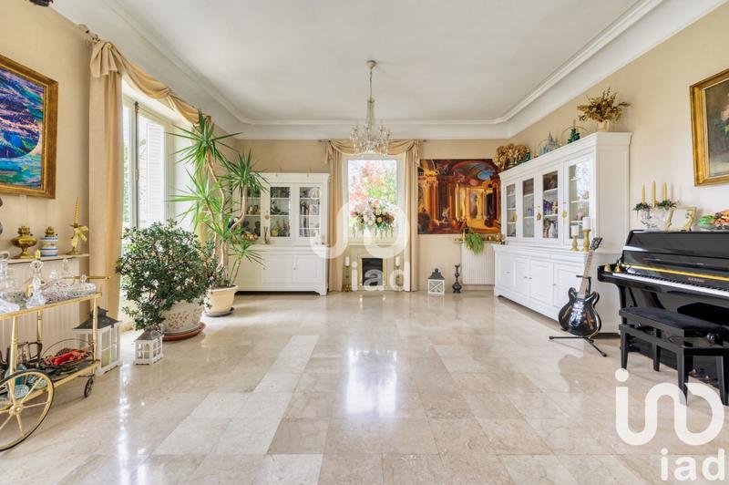 Maison - 323 m² - 11 pièces