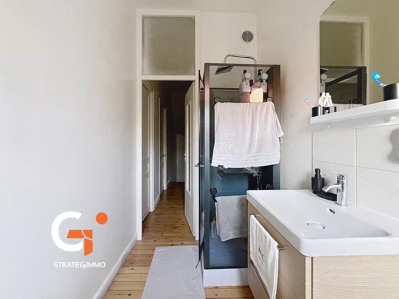 Chambre - 130 m² - 6 pièces