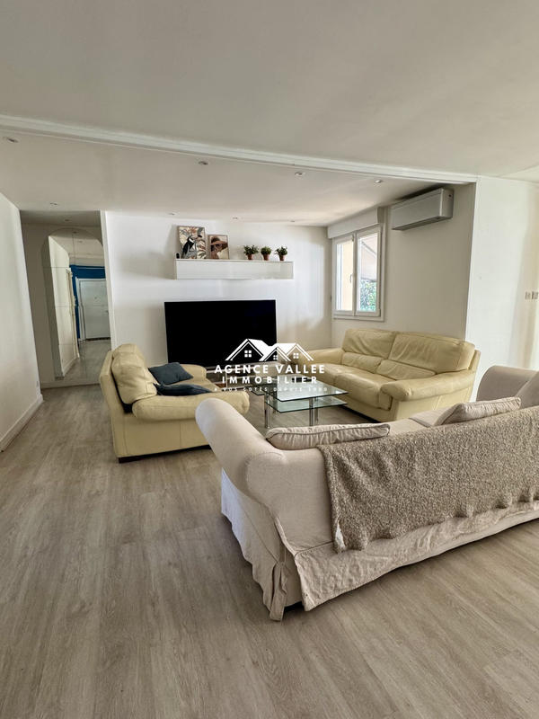 Maison - 198 m² - 8 pièces