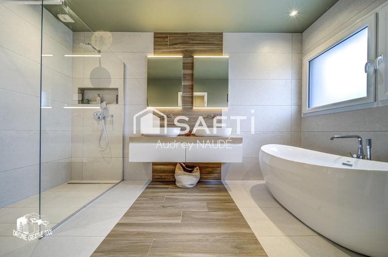 Maison - 235 m² - 8 pièces