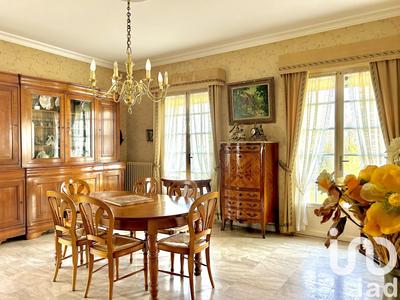 Maison - 202 m² - 8 pièces