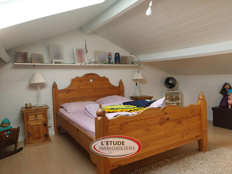 Maison - 203 m² - 9 pièces